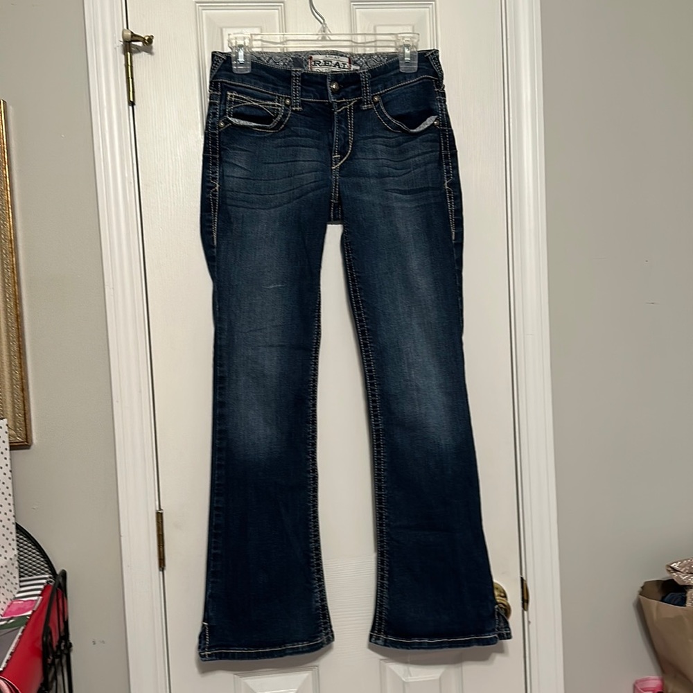 Ariat Jeans size 27S ❤️ Love the details!! 🐎